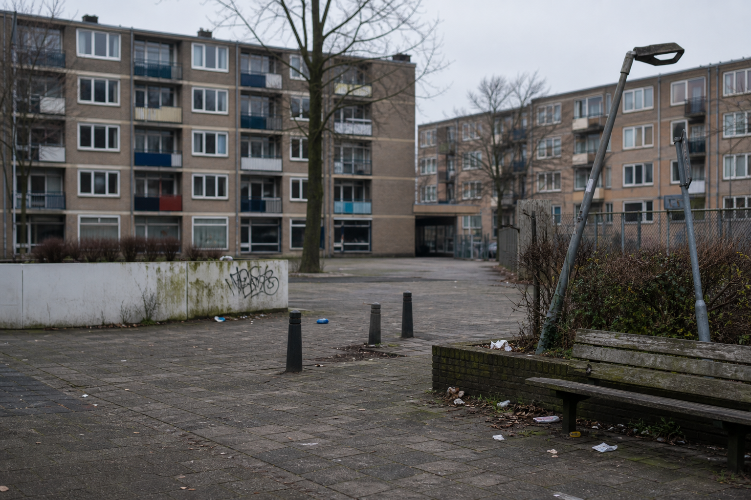 Openbare ruimte in een kwetsbare wijk met signalen van verloedering